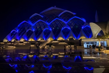 Pengalaman Pahit di Masjid Al Jabbar, Sandal Hilang karena Kecerobohan Ini