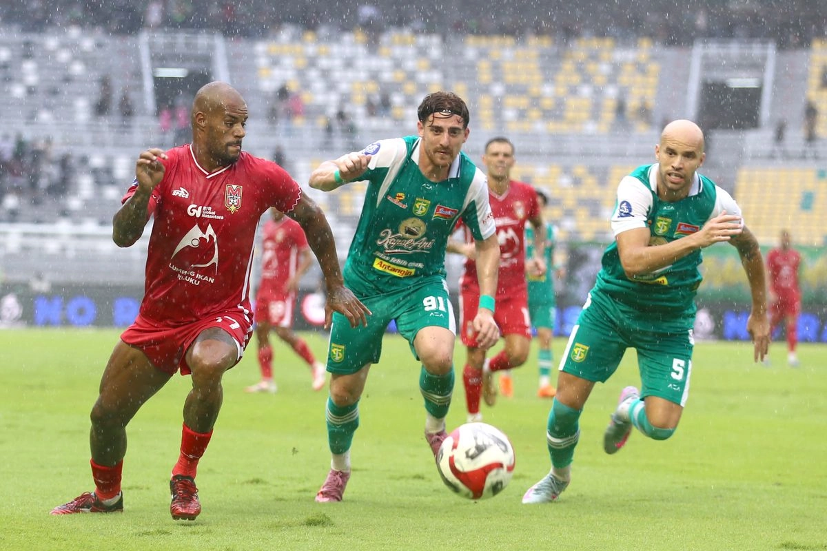 Taktik Jitu Bernardo Tavares Bawa Persebaya Libas Malut United 2-1