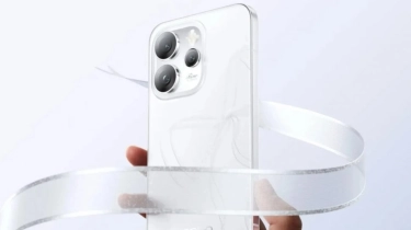 Oppo Reno 15 Pro Mini Debut: Bodi Mirip iPhone 17, Harga Lebih Murah