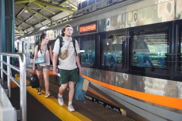 Kereta Api Jadi Pilihan Turis Asing Menjelajah Indonesia, dari Yogyakarta hingga Malang