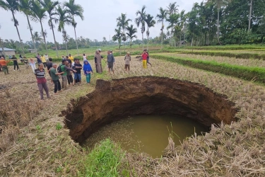 Air Sinkhole di Limapuluh Kota Mengandung Bakteri E. coli, Risiko Kesehatan Mengintai