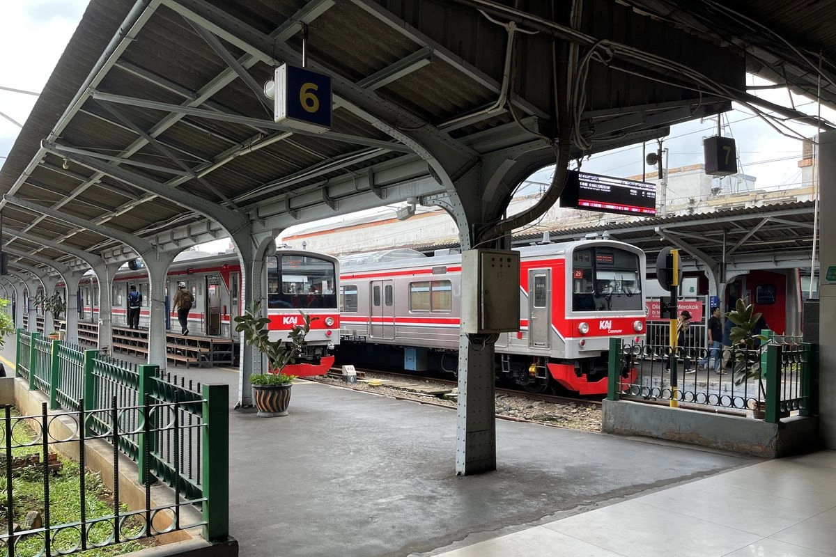 Panduan Transportasi ke Glodok Naik KRL dan Lanjut Jalan Kaki