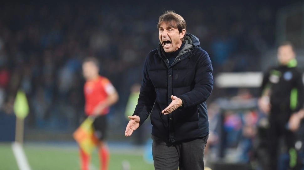 Kronologis Amukan Antonio Conte, Tendang Botol Minum, Teriak-teriak hingga Semprot Wasit
