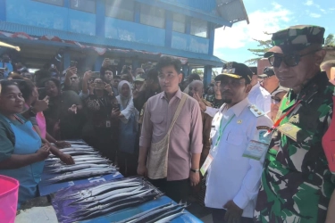 Harapan Mama Papua Saat Gibran Blusukan di Biak Numfor