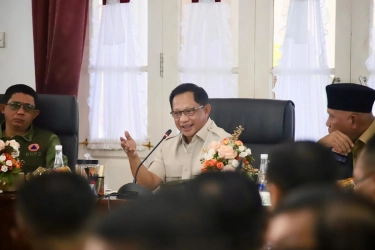 Kerja Maraton Mendagri Tito Karnavian Percepat Rehabilitasi dan Rekonstruksi Pascabencana Sumatera