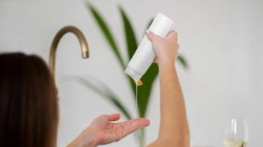 5 Sampo untuk Rambut Tipis, Bikin Rambut Lebih Tebal dan Tidak Lepek