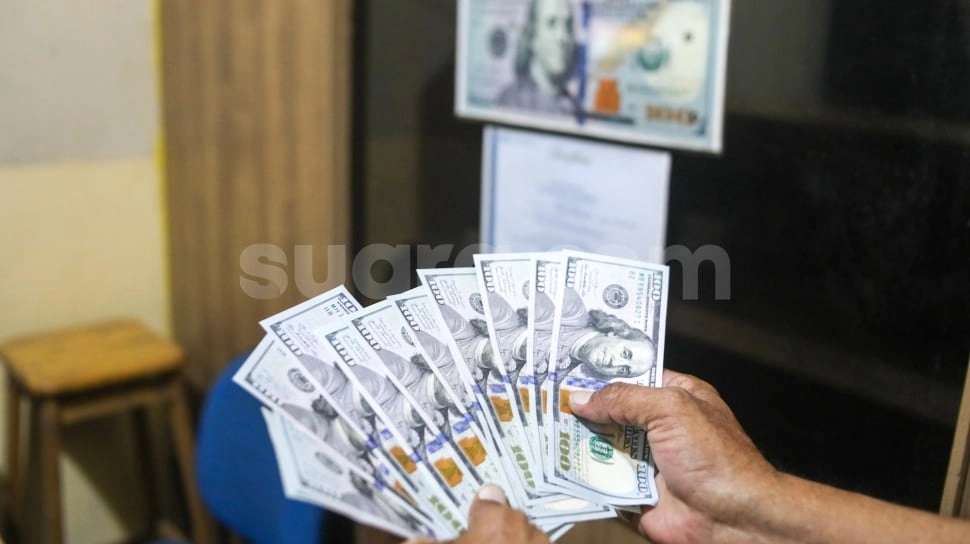 Rupiah Masih Keok Lawan Dolar AS, Ditutup di Level Rp 16.876