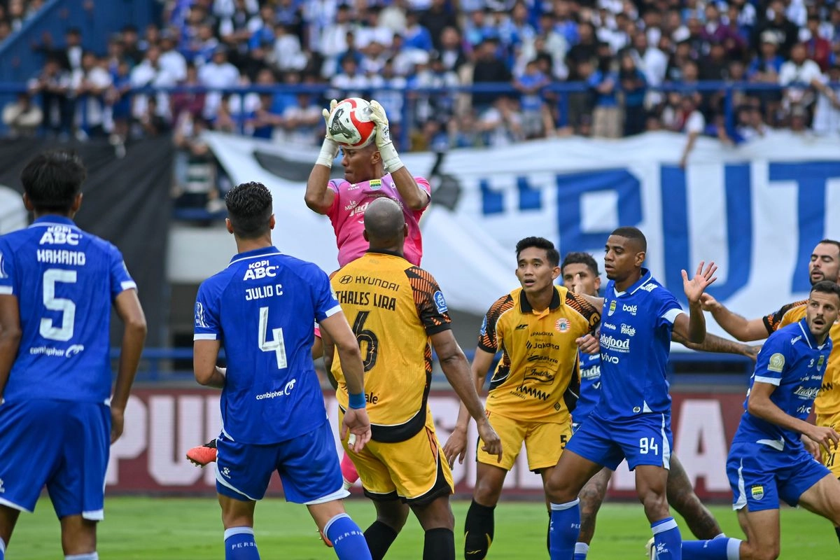 Persib Juara Paruh Musim, Teja Paku Alam Raja Clean Sheet Super League
