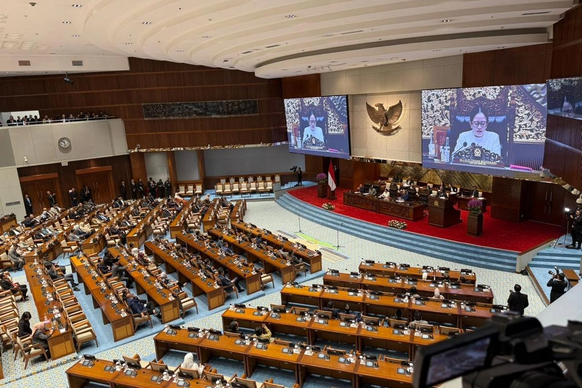 Senator Interupsi Rapat Paripurna DPD RI: Papua Butuh Sekolah dan RS, Bukan Markas Tentara