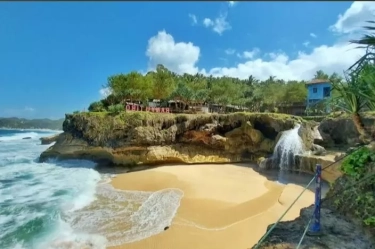 4 Rekomendasi Moda Perjalanan Surabaya–Pacitan, Menuju 'Kota Seribu Goa' yang Aksesnya Tak Selalu Mudah