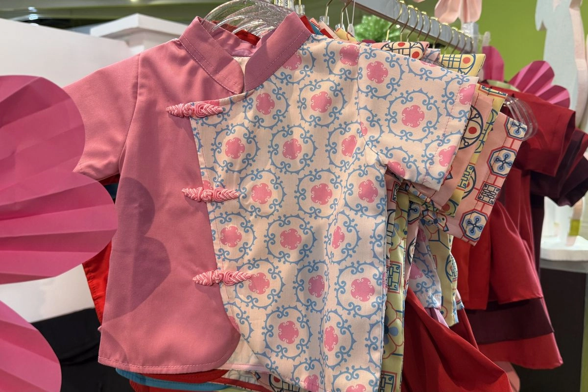 Sambut Imlek, Ini Ide Mix and Match Busana Imlek bagi Ibu dan Anak
