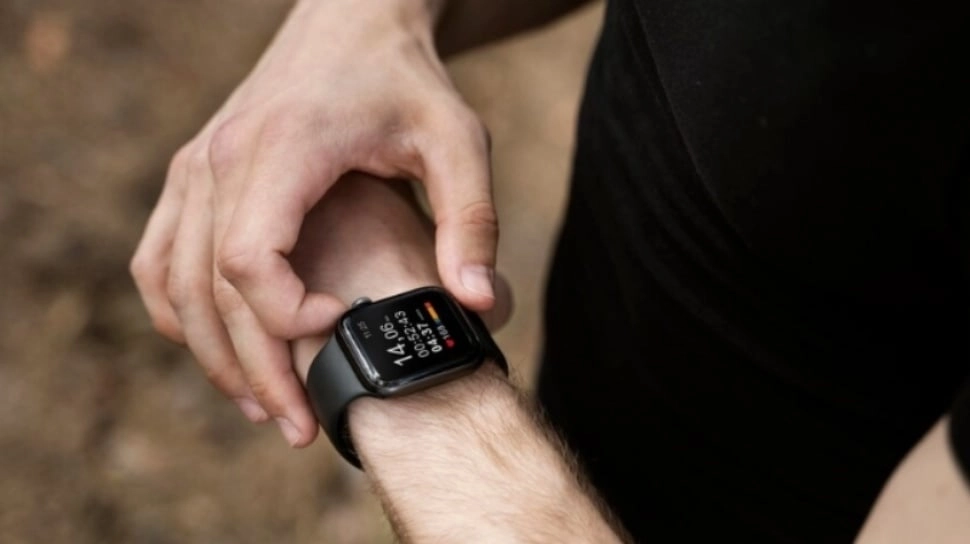 5 Smartwatch Waterproof yang Aman Dipakai Saat Kehujanan dan Berenang