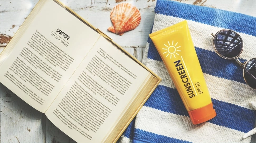 6 Rekomendasi Sunscreen Stick SPF 30 ke Atas, Praktis dan Mudah Dipakai