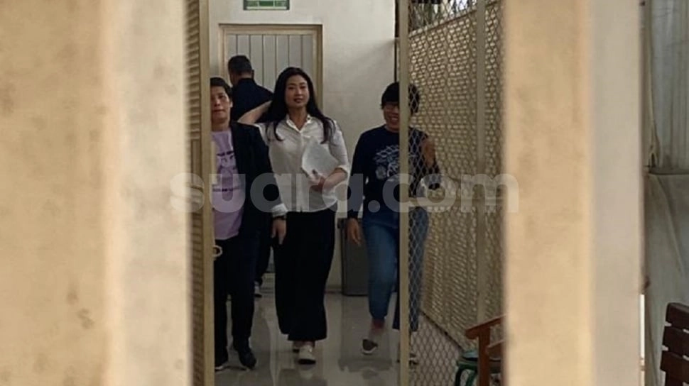Bebas dari Tahanan dan Divonis Pengawasan, Laras Faizati: Keadilan Belum Sepenuhnya Ditegakkan!