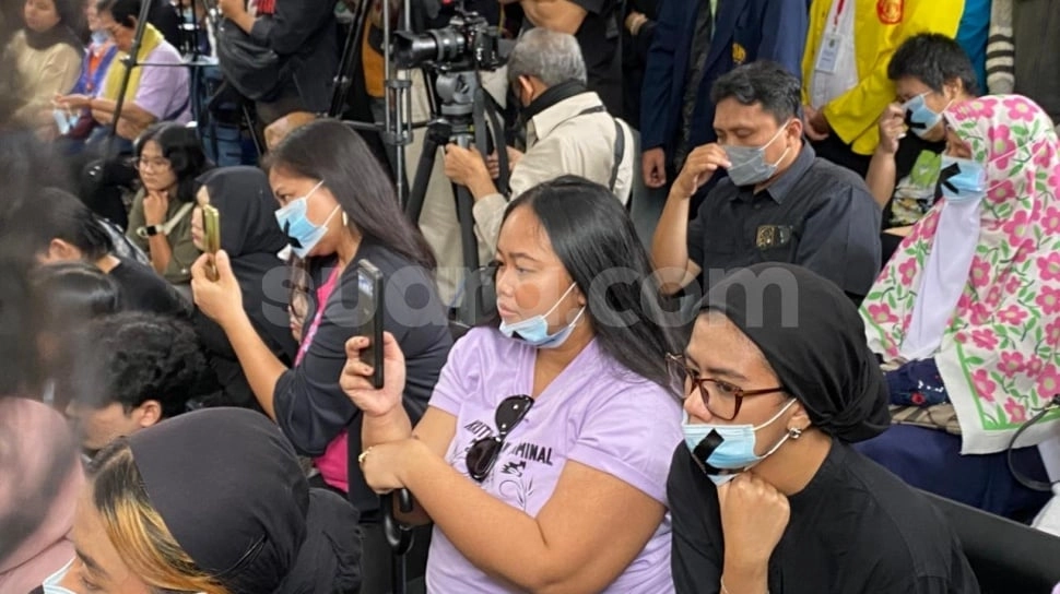 Simbol X di Masker Warnai Sidang Vonis Laras Faizati di PN Jaksel, Apa Maknanya?