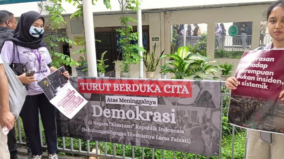 Tangis dan Amarah Bercampur, Pendukung Protes Keras Vonis Pidana Laras Faizati