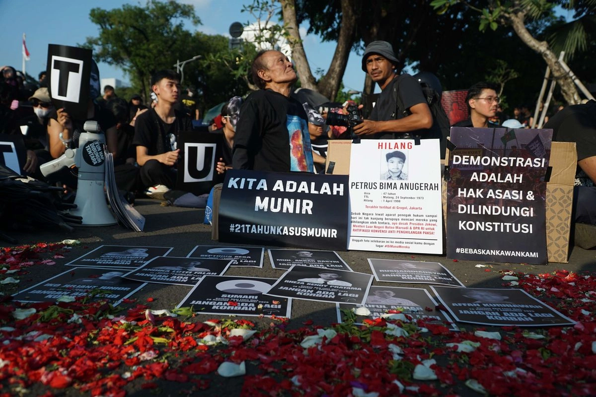 Memperingati 19 Tahun Aksi Kamisan: Hidup Korban, Jangan Diam, Lawan!