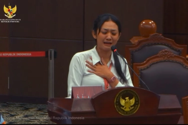 Saat Ruang Sidang MK Dipenuhi Tangis Keluarga Korban yang Tewas di Tangan Prajurit TNI