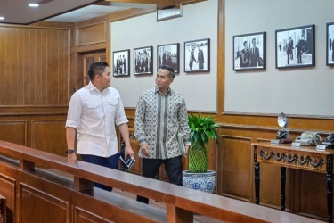 Seskab Teddy Bertemu Ketua Kadin, Bahas MBG hingga Pembangunan Rumah MBR