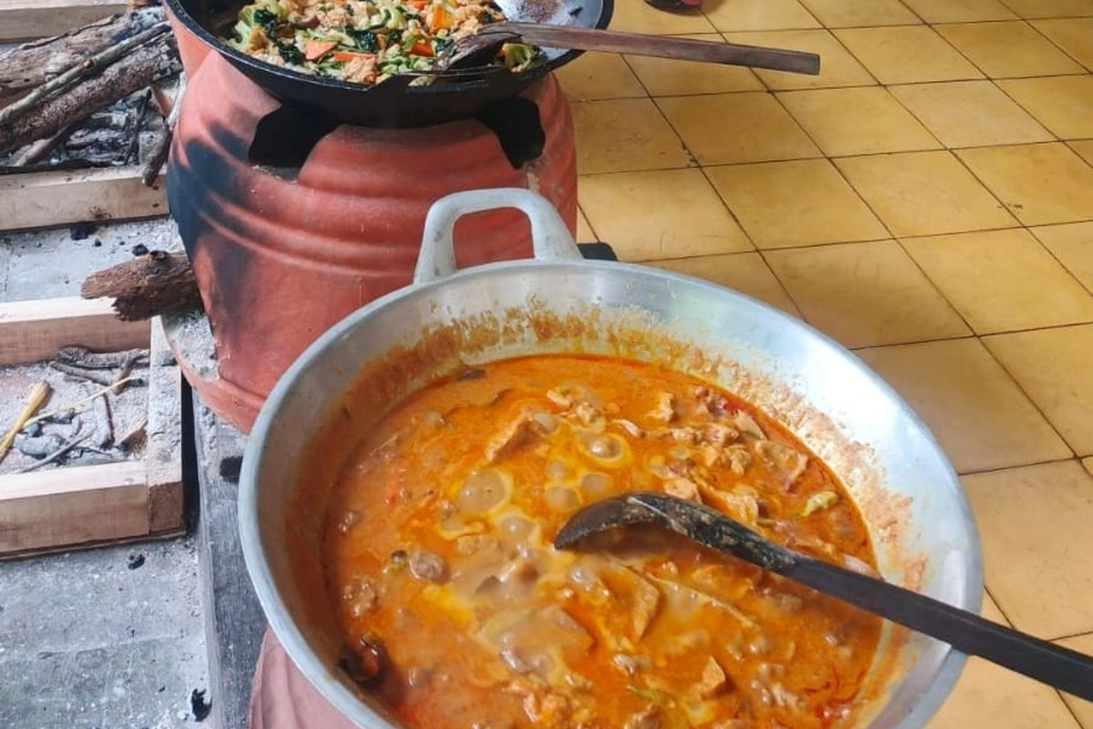 Kuliner di Semarang: Menikmati Menu Tradisional Jawa Langsung dari Tungku