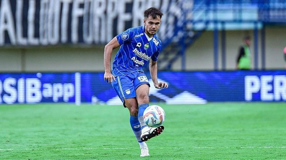 Persib Bandung Pinjamkan Rezaldi Hehanussa dan Hamra ke Persik