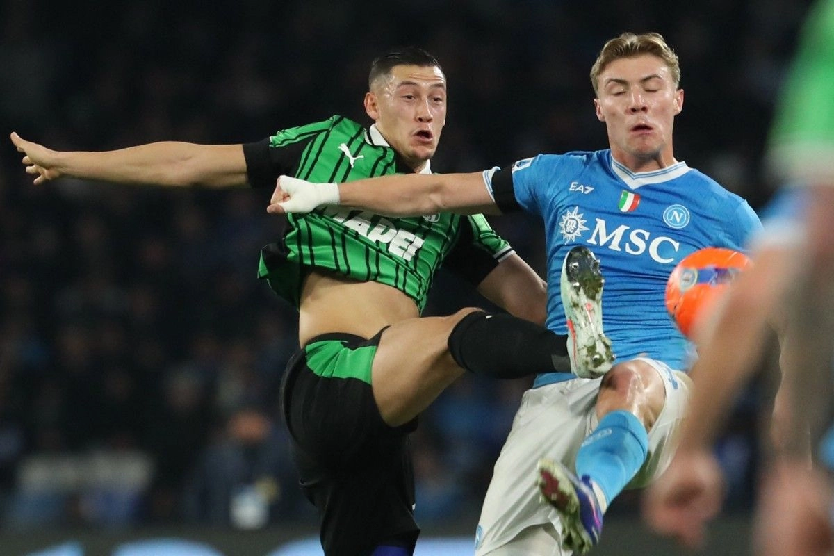 Hasil Napoli Vs Sassuolo 1-0: Jay Idzes Kalah meski Bisa Redam Hojlund
