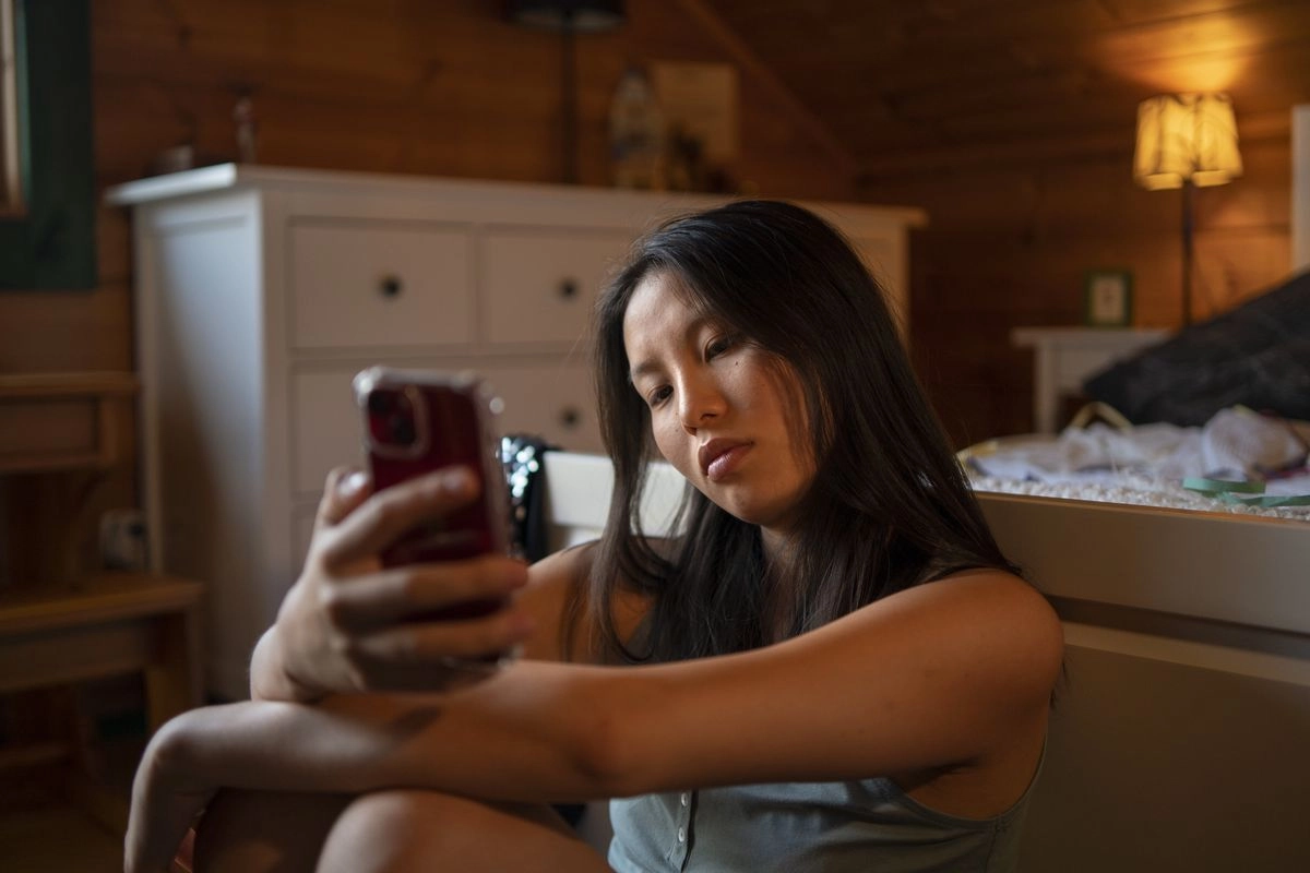 Hati-hati, Sering Scrolling Media Sosial Bisa Picu Mimpi Buruk