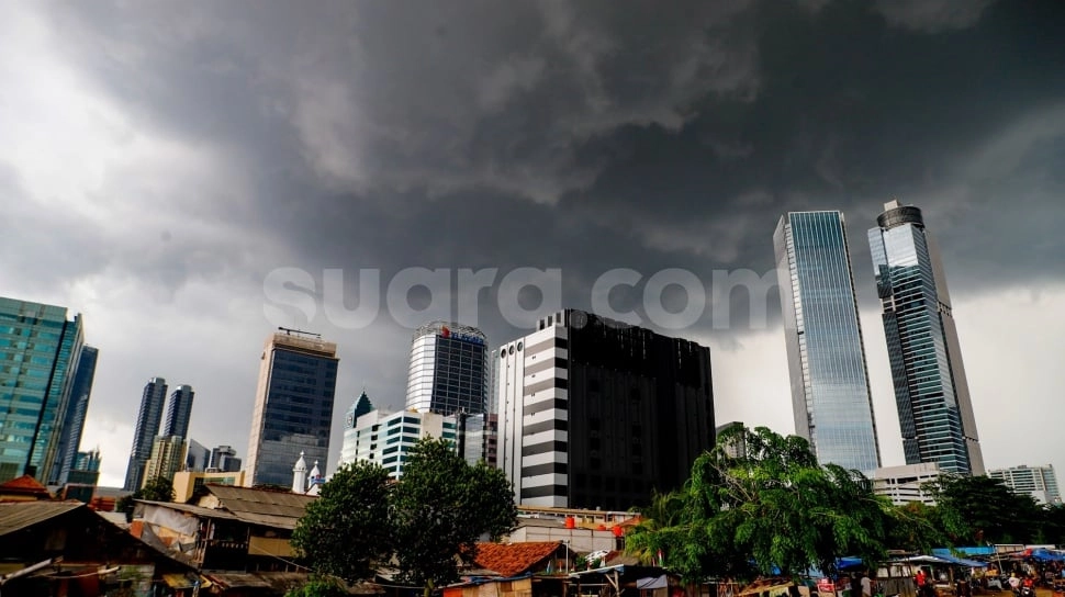 BMKG Waspada Cuaca Ekstrem: Hujan Sangat Lebat dan Angin Kencang Hampir di Semua Provinsi