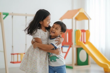 Jangan Asal Bersikap, Pola Asuh Orangtua Pengaruhi Hubungan Kakak Adik