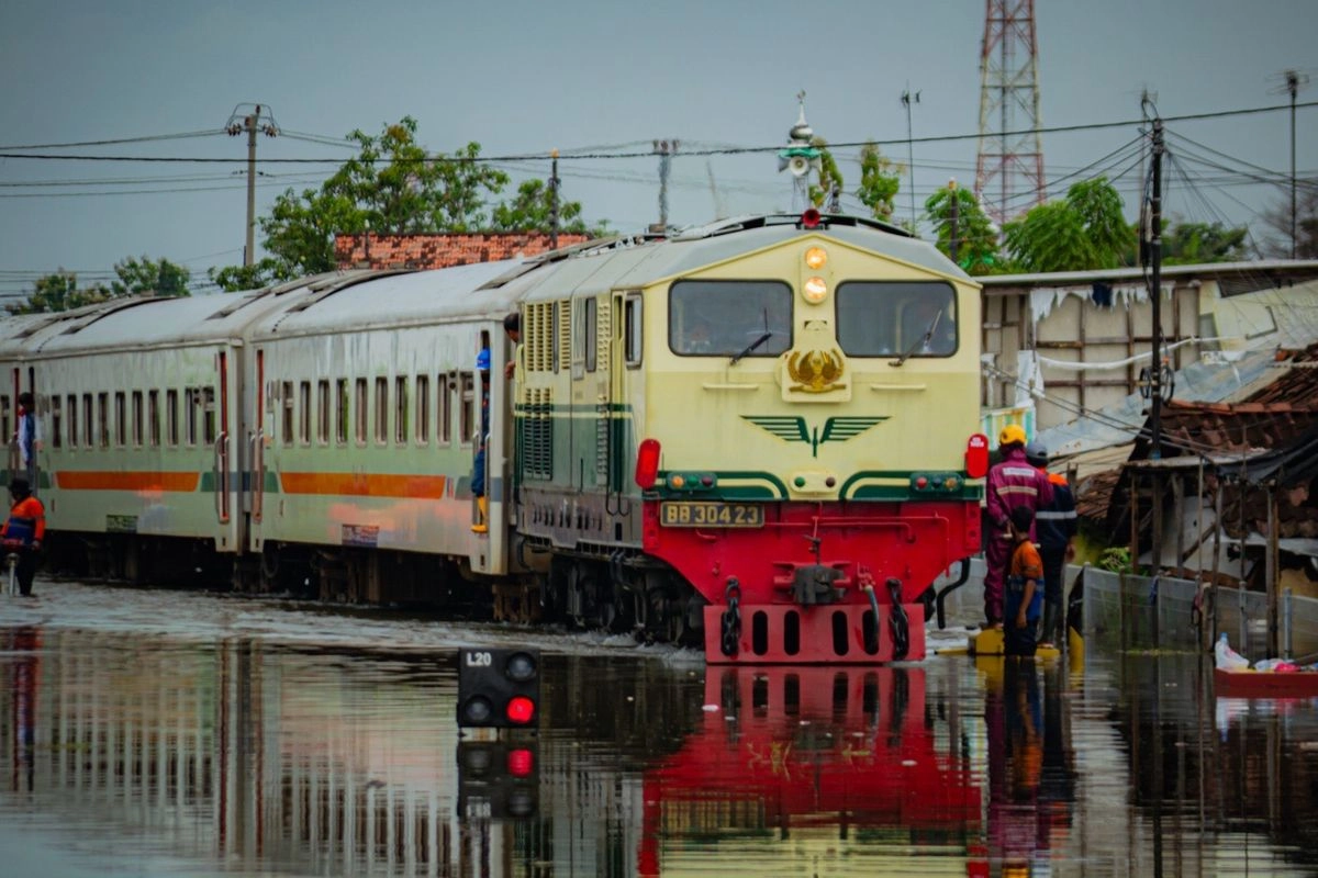 KAI Batalkan 34 Perjalanan Kereta Api Hari Ini, Ada Pemulihan Jalur Banjir