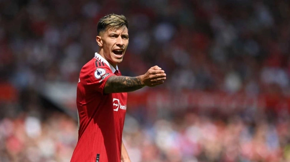 Diserang Paul Scholes dan Nicky Butt, Roy Keane Pasang Badan Buat Lisandro Martinez