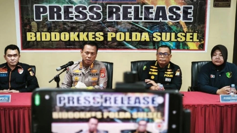 DNA Jadi Kunci Terakhir: Polisi Jemput Sampel Keluarga Korban Pesawat Jatuh Lintas Pulau