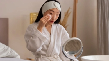 Urutan Skincare Malam Wardah Usia 40-an agar Bangun Tidur Kulit Glowing