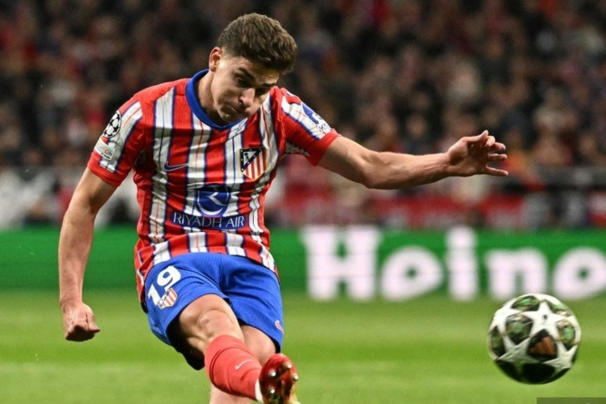 Barcelona Bersaing dengan Chelsea dan Liverpool untuk Gaet Julian Alvarez