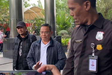 Penampakan Bupati Pati Sudewo Saat Tiba di KPK, Bungkam Ditanya soal OTT
