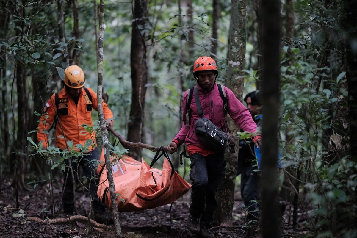 Tim Penyelamat Kesulitan Cari Korban Pesawat ATR 42-500: Medan Terjal, Pagi-Sore Hujan