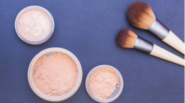 5 Bedak Tabur yang Ada SPF-nya, Harga Mulai Rp28 Ribuan