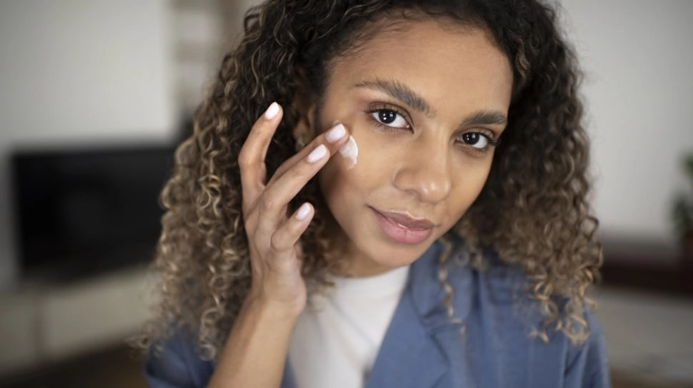 5 Tone Up Sunscreen SPF 50 untuk Kulit Usia 40 Tahun, Bikin Kulit Cerah dan Samarkan Noda Hitam