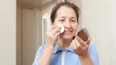 5 Cushion High Coverage untuk Menutup Ketidaksempurnaan Kulit Usia 40 Tahun, Bye Noda Hitam