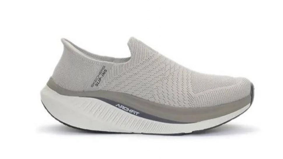7 Sepatu Slip On Kembaran Skechers Go Walk, Nyaman Tanpa Tali Harga Rp100 Ribuan