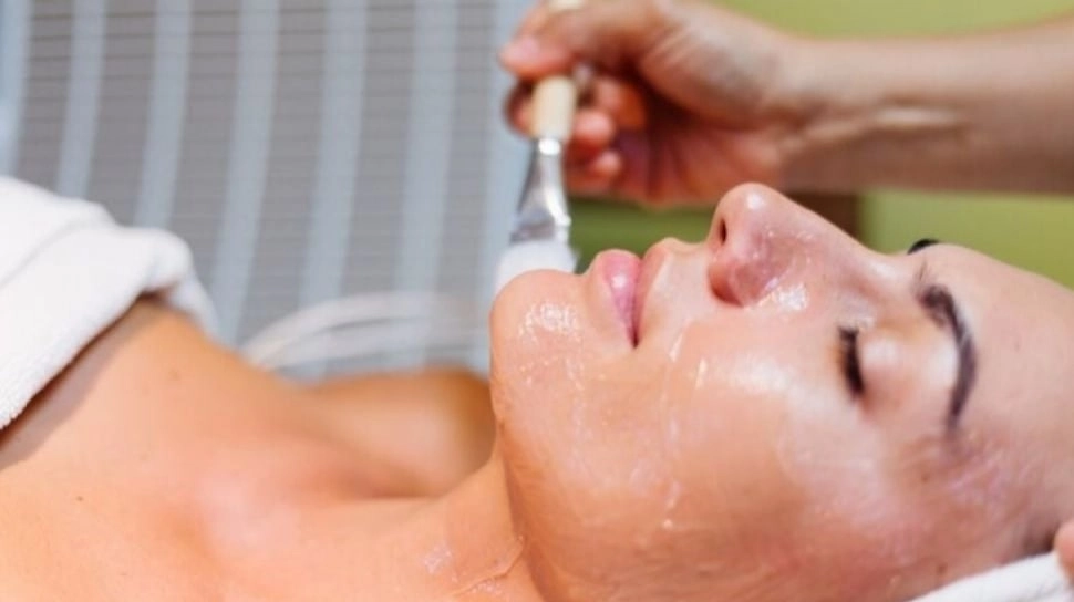 Berapa Harga Treatment Chemical Peeling untuk Hilangkan Flek Hitam? Ini Beda Jenisnya
