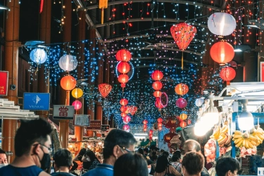 Serba-serbi Perayaan Imlek 2026 di Ngong Ping Hong Kong, Bisa Naik Kereta Gantung Malam Hari