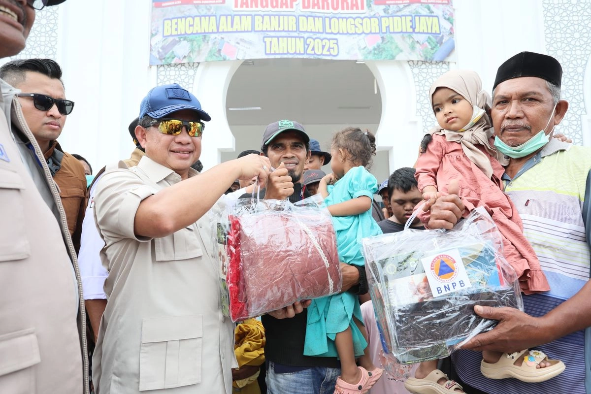 Tinjau Pidie Jaya, Ketua Satgas Tito Karnavian Serahkan Bantuan untuk Warga