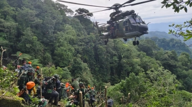 Cuaca Mendukung, Tim SAR Gabungan Tuntaskan Evakuasi 7 Kantong Jenazah Korban Kecelakaan Pesawat ATR 42-500 dari Gunung Bulusaraung