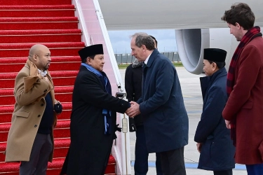 Prabowo Tiba di Paris, Bakal Makan Malam Bareng Macron di Istana Élysée