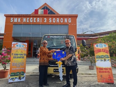 KTB Perluas Kontribusi Pendidikan Vokasi dengan Donasi Mitsubishi Fuso Colt Diesel ke SMK Negeri 3 Sorong