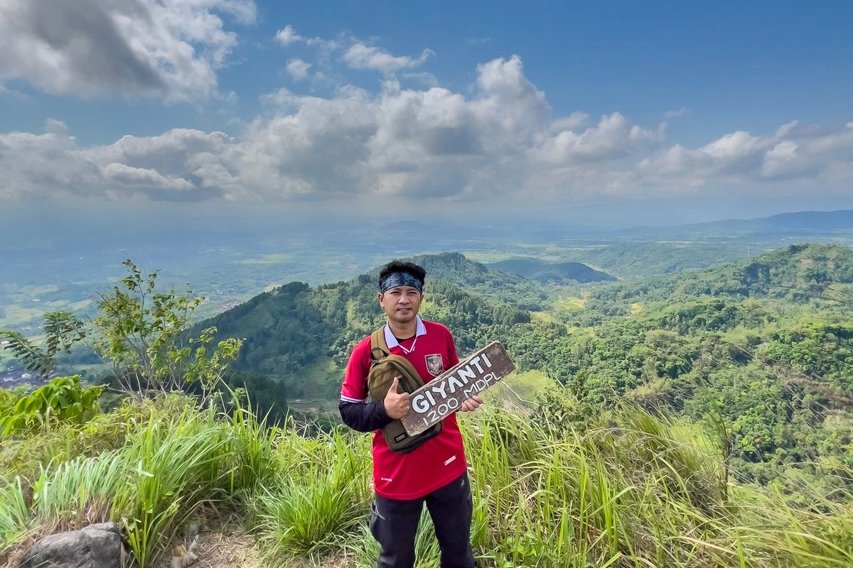 Baju yang Cocok untuk Mendaki Gunung, Bukan Hanya untuk Gaya-gayaan!