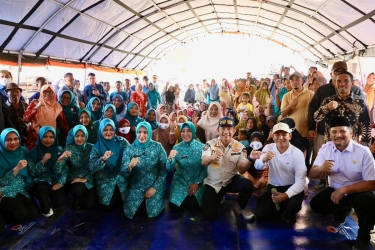 Dari Dusun Sunting, Ketum TP-PKK Bertolak ke Gampong Batang Ara Salurkan Bantuan Pascabencana