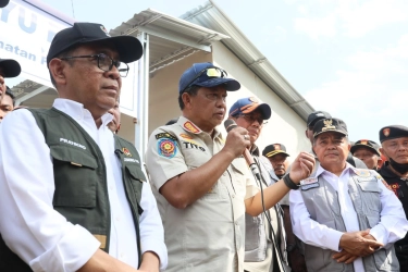 Resmikan Huntara di Agam, Kasatgas Tito Karnavian Dorong Percepatan Bantuan dan Validasi Data Korban Bencana