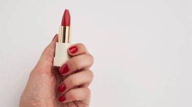 5 Lipstik Lokal Elegan dan Awet untuk Usia 45 Tahun, Murah Mulai Rp30 Ribuan